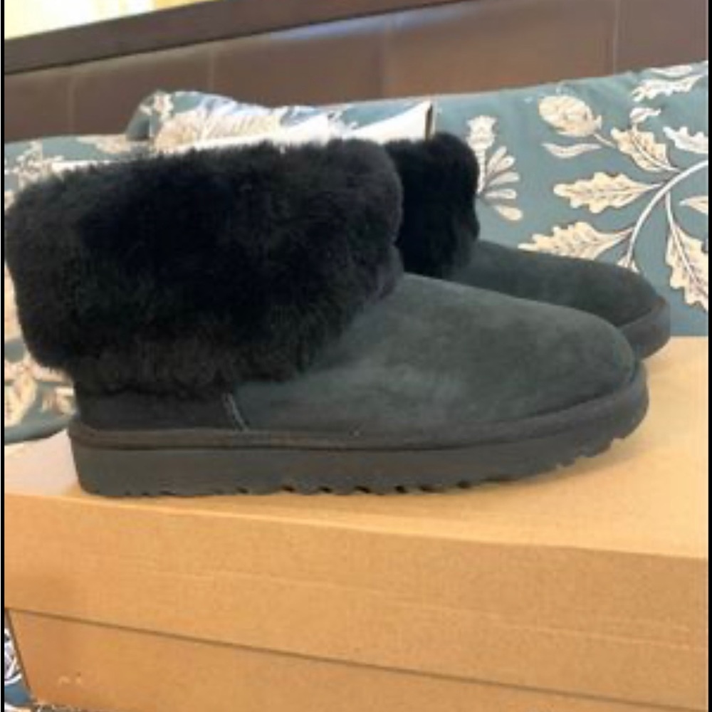 UGG Classic Mini Puff